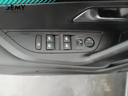 Photo 11 Peugeot 2008  Electrique 136 ch