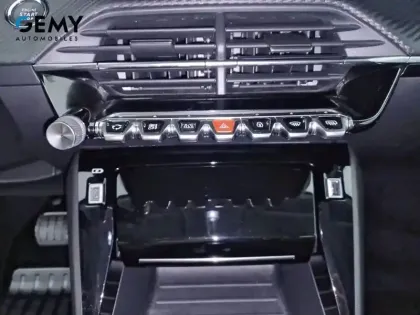 Photo 14 Peugeot 2008  Electrique 136 ch