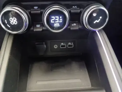 Photo 36 Renault Clio  E-Tech full hybrid 145