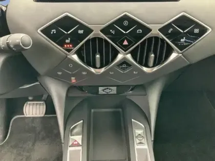 Photo 12 DS DS 3 DS3 Crossback E-Tense Louvre