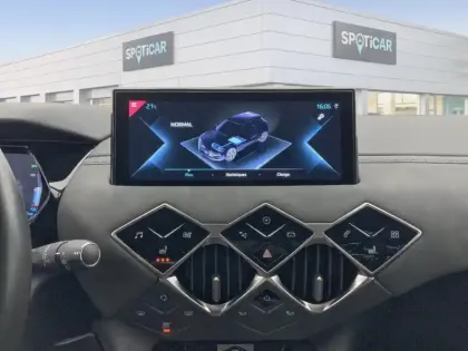 Photo 21 DS DS 3 DS3 Crossback E-Tense Louvre