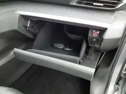 Photo 15 Peugeot 3008  Hybrid 225 e-EAT8 Allure Pack