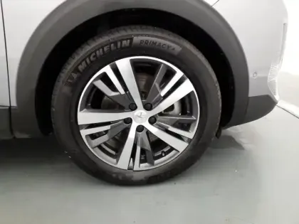 Photo 13 Peugeot 3008  Hybrid 225 e-EAT8 Allure Pack