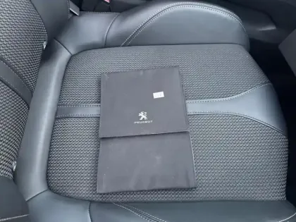 Photo 15 Peugeot 3008  BlueHDi 130ch S&S EAT8 GT