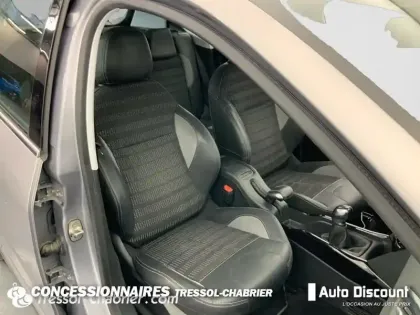 Photo 7 Peugeot 2008  PureTech 82ch S&S BVM5 Allure