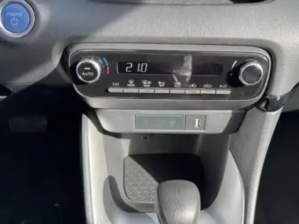 Photo 26 Toyota Yaris Hybride 116h Dynamic MY22