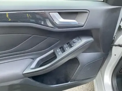 Photo 5 Ford Focus 1.0 Flexifuel mHEV 125ch ST-Line X Powershift