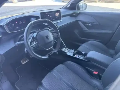 Photo 8 Peugeot 208  1.2 Hybrid 136ch GT e-DCS6