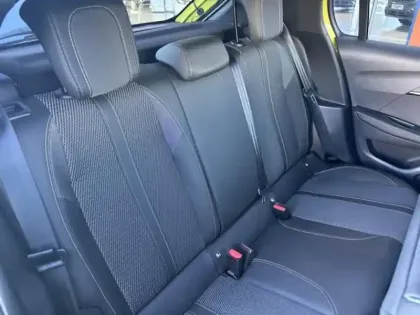 Photo 11 Peugeot 208  1.2 Hybrid 136ch GT e-DCS6