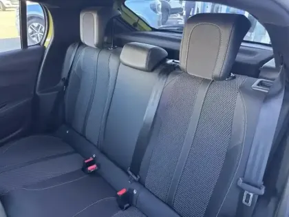 Photo 13 Peugeot 208  1.2 Hybrid 136ch GT e-DCS6