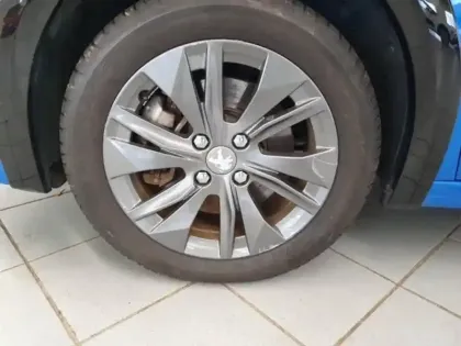 Photo 7 Peugeot 208  e- 136ch Allure