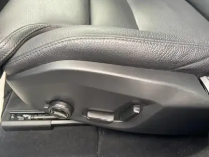 Photo 46 Volvo Xc60  T6 Hybride Rechargeable 253 + 145ch Plus Style Dark Geartronic 8 AWD