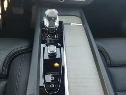 Photo 8 Volvo Xc60  T6 Hybride Rechargeable 253 + 145ch Utra Style Chrome Geartronic 8 AWD