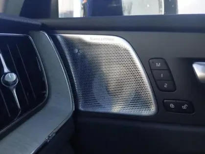 Photo 5 Volvo Xc60  T6 Hybride Rechargeable 253 + 145ch Utra Style Chrome Geartronic 8 AWD