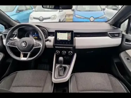 Photo 8 Renault Clio  1.6 E-Tech hybride 145ch Techno