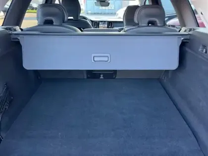 Photo 13 Volvo Xc60  T6 Hybride Rechargeable 253 + 145ch Ultra Style Dark Geartronic 8 AWD