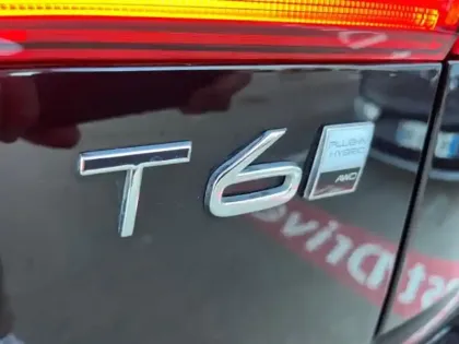 Photo 12 Volvo Xc60  T6 Hybride Rechargeable 253 + 145ch Ultra Style Dark Geartronic 8 AWD