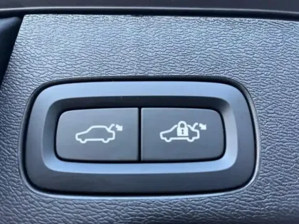 Photo 14 Volvo Xc60  T6 Hybride Rechargeable 253 + 145ch Ultra Style Dark Geartronic 8 AWD