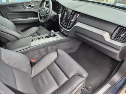 Photo 11 Volvo Xc60  T6 Hybride Rechargeable 253 + 145ch Plus Style Dark Geartronic 8 AWD