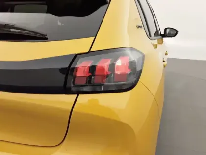 Photo 16 Peugeot 208  PureTech 100 S&S EAT8