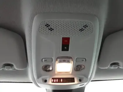 Photo 31 Peugeot 208  PureTech 100 S&S EAT8