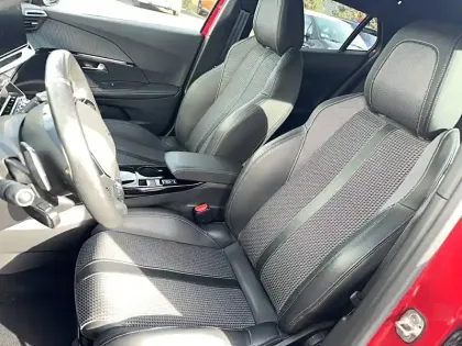 Photo 7 Peugeot 2008  BlueHDi 130 S&S EAT8