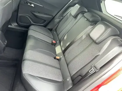 Photo 10 Peugeot 2008  BlueHDi 130 S&S EAT8