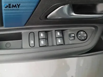 Photo 11 Citroën C4 e- 136 ch Automatique