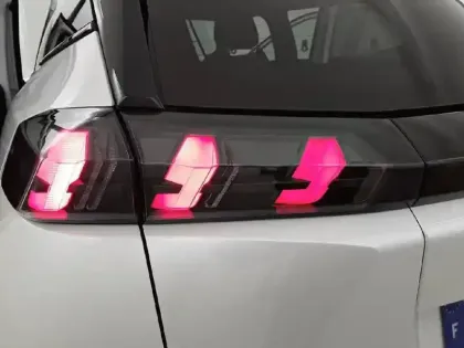 Photo 16 Peugeot 2008  BlueHDi 130 S&S EAT8