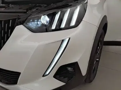 Photo 15 Peugeot 2008  BlueHDi 130 S&S EAT8