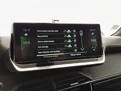 Photo 19 Peugeot 2008  BlueHDi 130 S&S EAT8