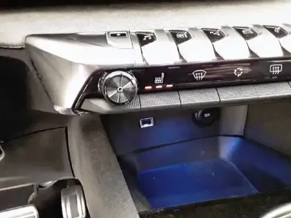 Photo 23 Peugeot 3008  Hybrid 225 e-EAT8