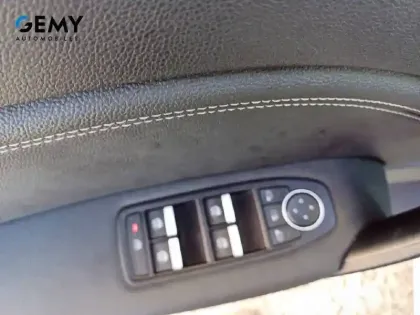 Photo 11 Renault Captur  E-Tech full hybrid 145