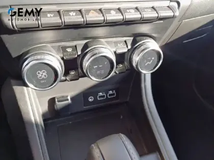 Photo 13 Renault Captur  E-Tech full hybrid 145