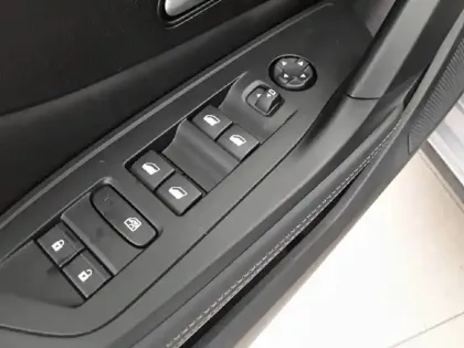 Photo 20 Peugeot 408  PureTech 130 ch S&S EAT8