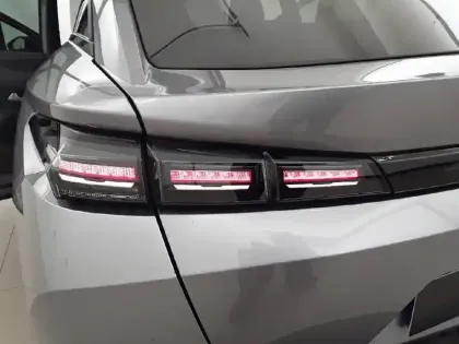 Photo 16 Peugeot 408  PureTech 130 ch S&S EAT8