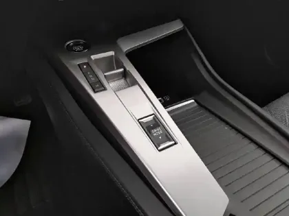 Photo 13 Peugeot 408  PureTech 130 ch S&S EAT8