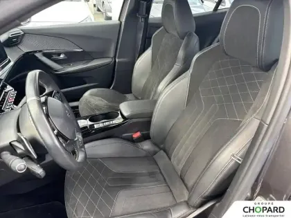 Photo 18 Peugeot 2008  PureTech 130 S&S EAT8