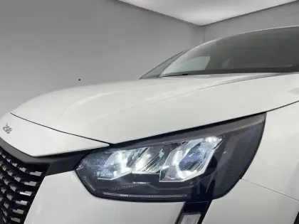 Photo 98 Peugeot 208  PureTech 100 S&S BVM6