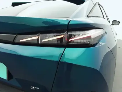 Photo 16 Peugeot 408  Hybrid 145 e-DCS6