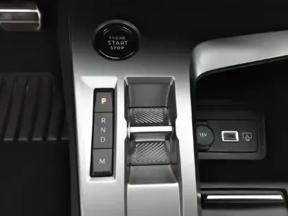 Photo 13 Peugeot 408  Hybrid 145 e-DCS6