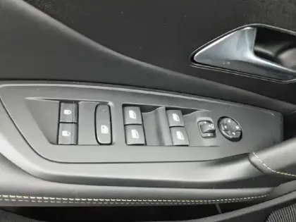 Photo 19 Peugeot 408  Hybrid 145 e-DCS6