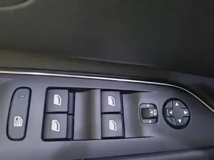 Photo 31 Peugeot 3008  Hybrid 225 e-EAT8