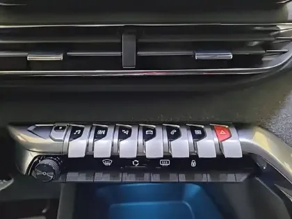 Photo 24 Peugeot 3008  Hybrid 225 e-EAT8