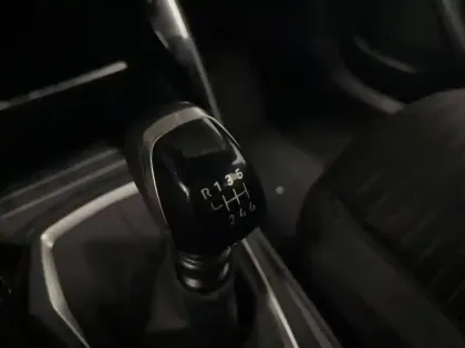 Photo 12 Peugeot 2008  PureTech 100 S&S BVM6