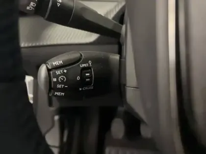 Photo 16 Peugeot 2008  PureTech 100 S&S BVM6