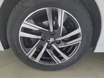 Photo 12 Peugeot 208  PureTech 75 S&S BVM5