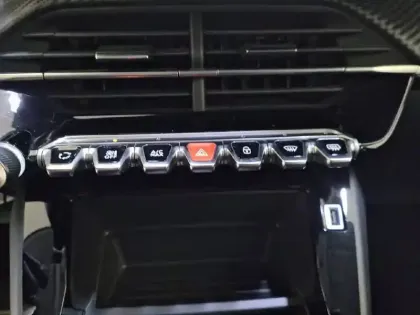 Photo 24 Peugeot 208  PureTech 75 S&S BVM5