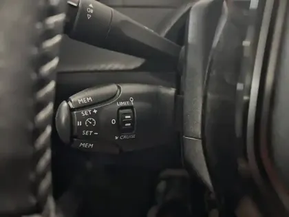 Photo 14 Peugeot 208  PureTech 75 S&S BVM5