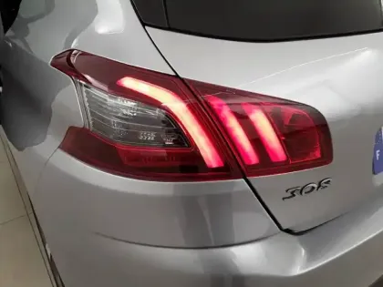 Photo 16 Peugeot 308  PureTech 130ch S&S EAT8